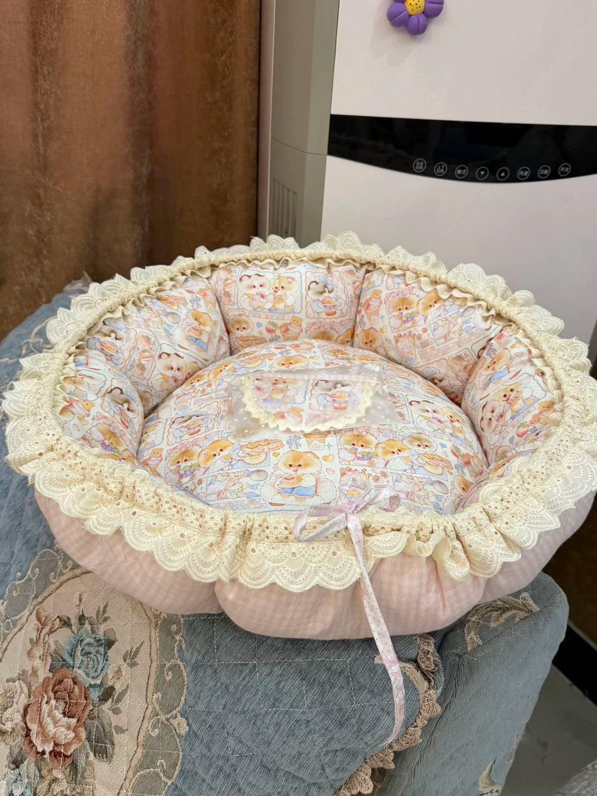 Reversible Cotton Cat Bed with Lace Trim