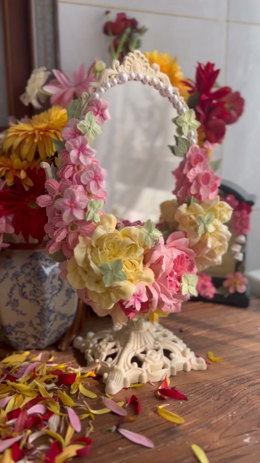 Oval Clay Flower Decor Mirror