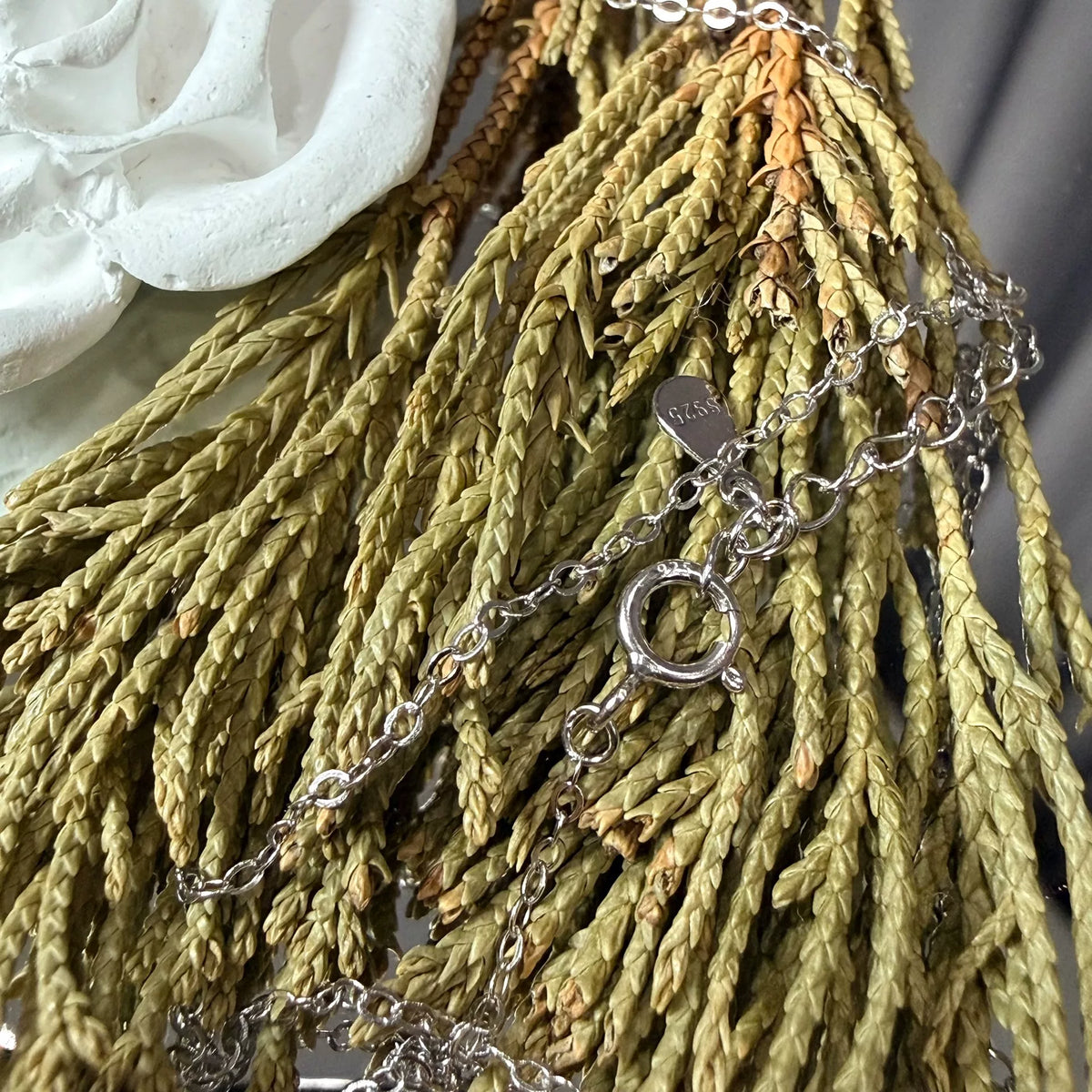 Lila Rhodolith-Granat Halskette aus Sterlingsilber