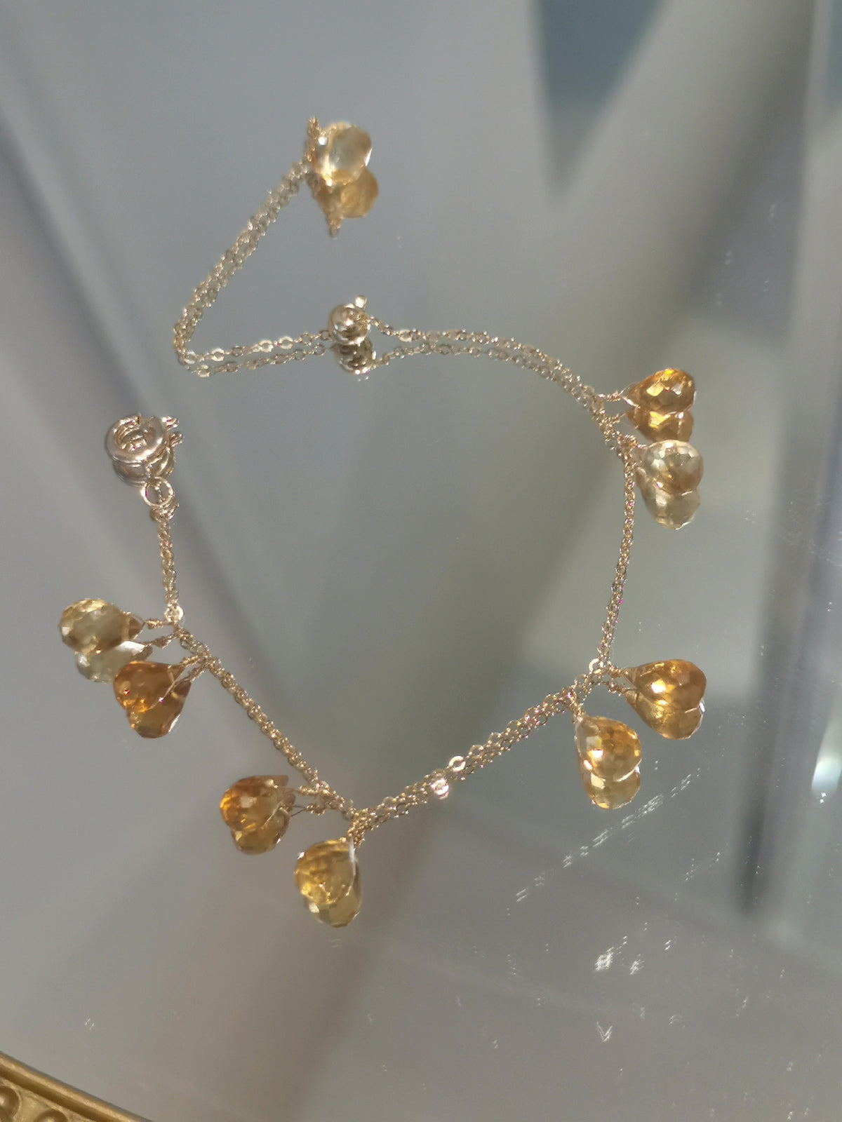 Handgjort armband med naturlig citrin i 14k guldfyllt material