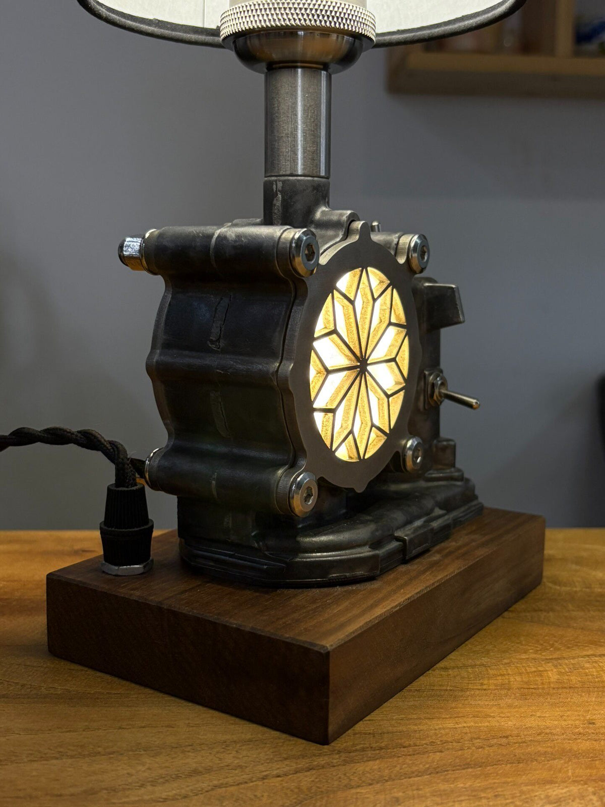 Industrial Mechanical Table Lamp Diamond Pattern
