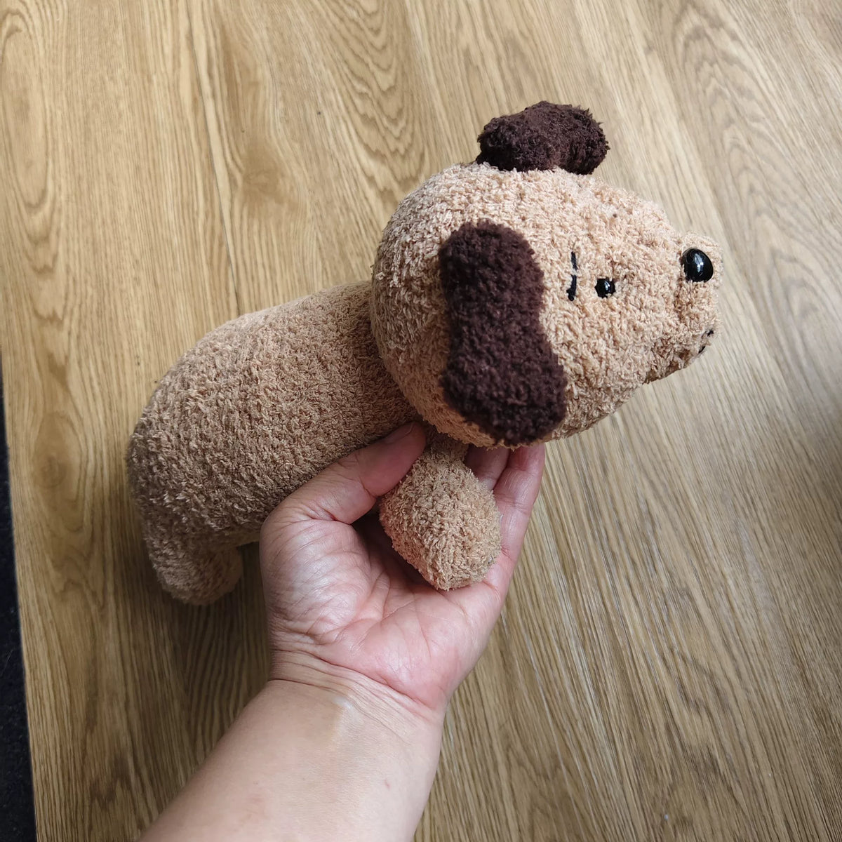 Handgefertig Socken-Pluschhund liegend Beige