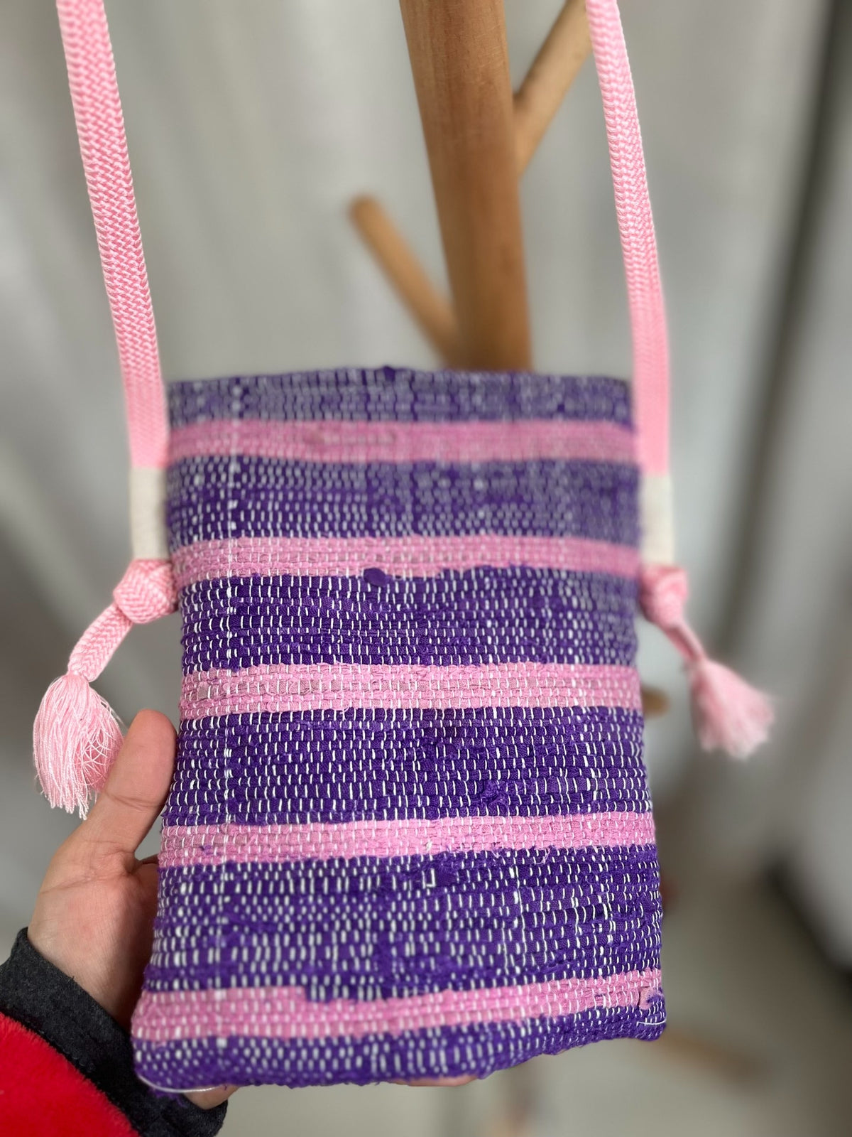 Bolso para Móvil Tejido a Mano en Rosa y Púrpura