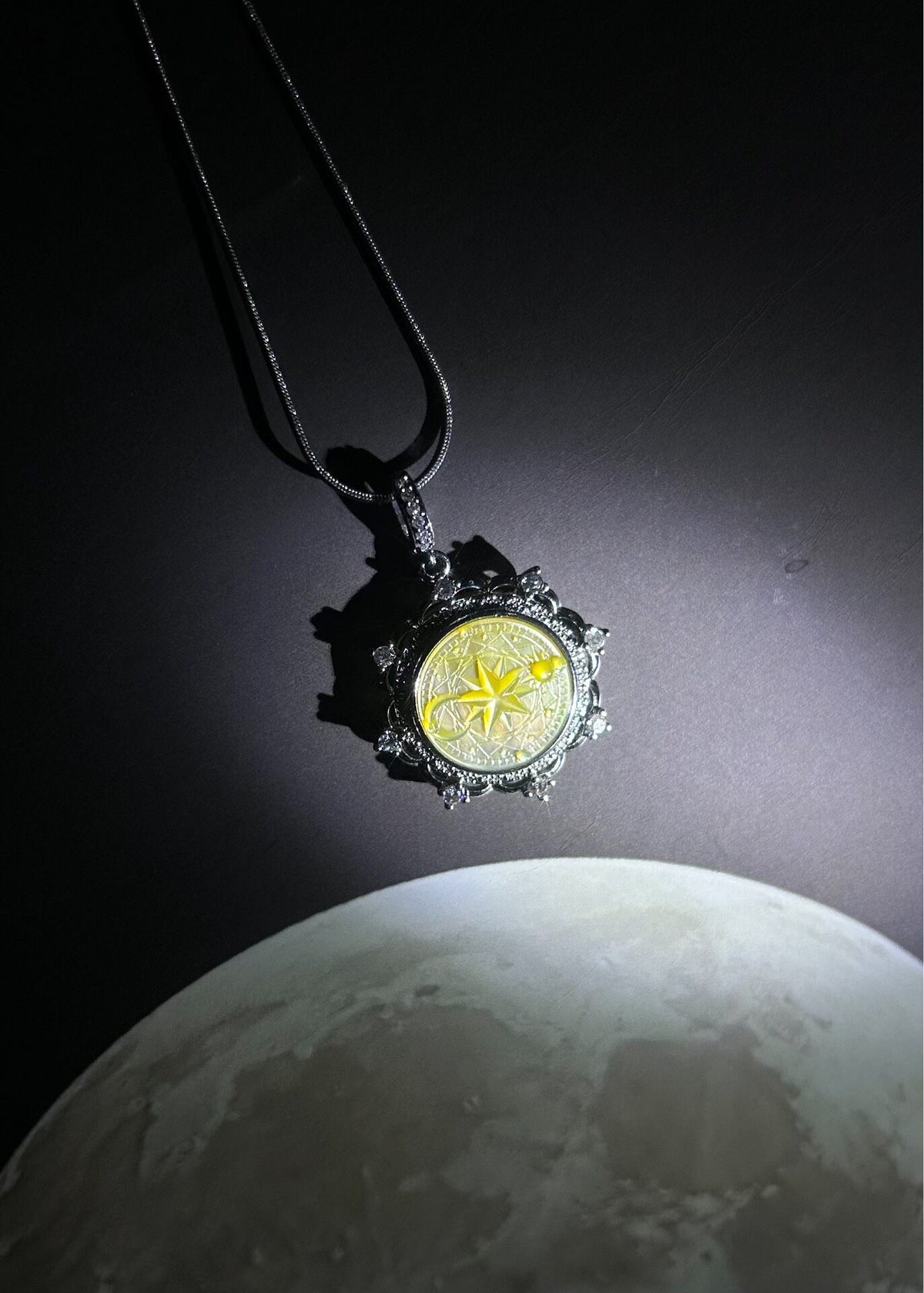 Colar com Pendente Celestial de Concha de Borboleta Natural