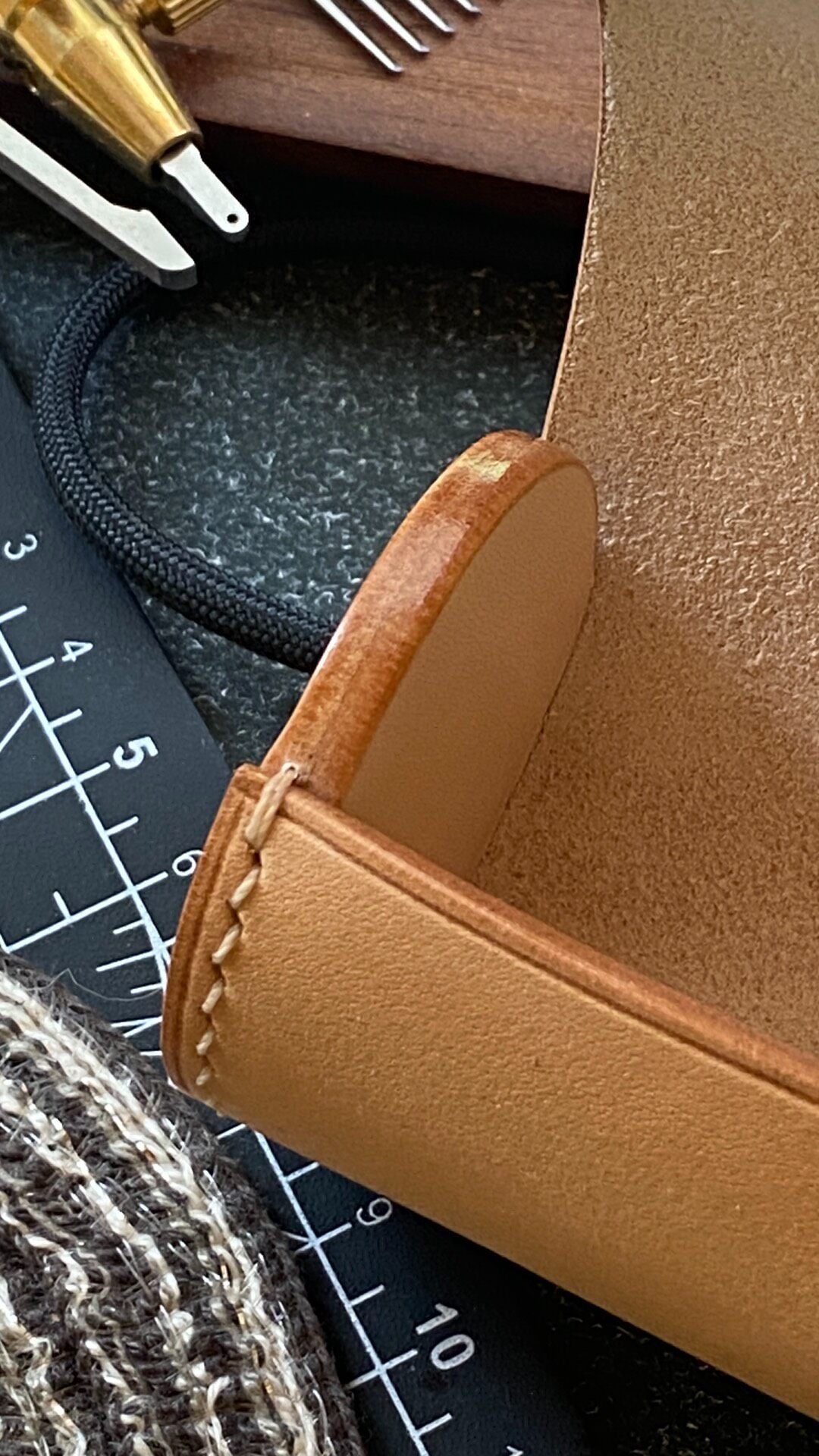 Vegetable Tanned Leather Walnut Storage Cylinder Case