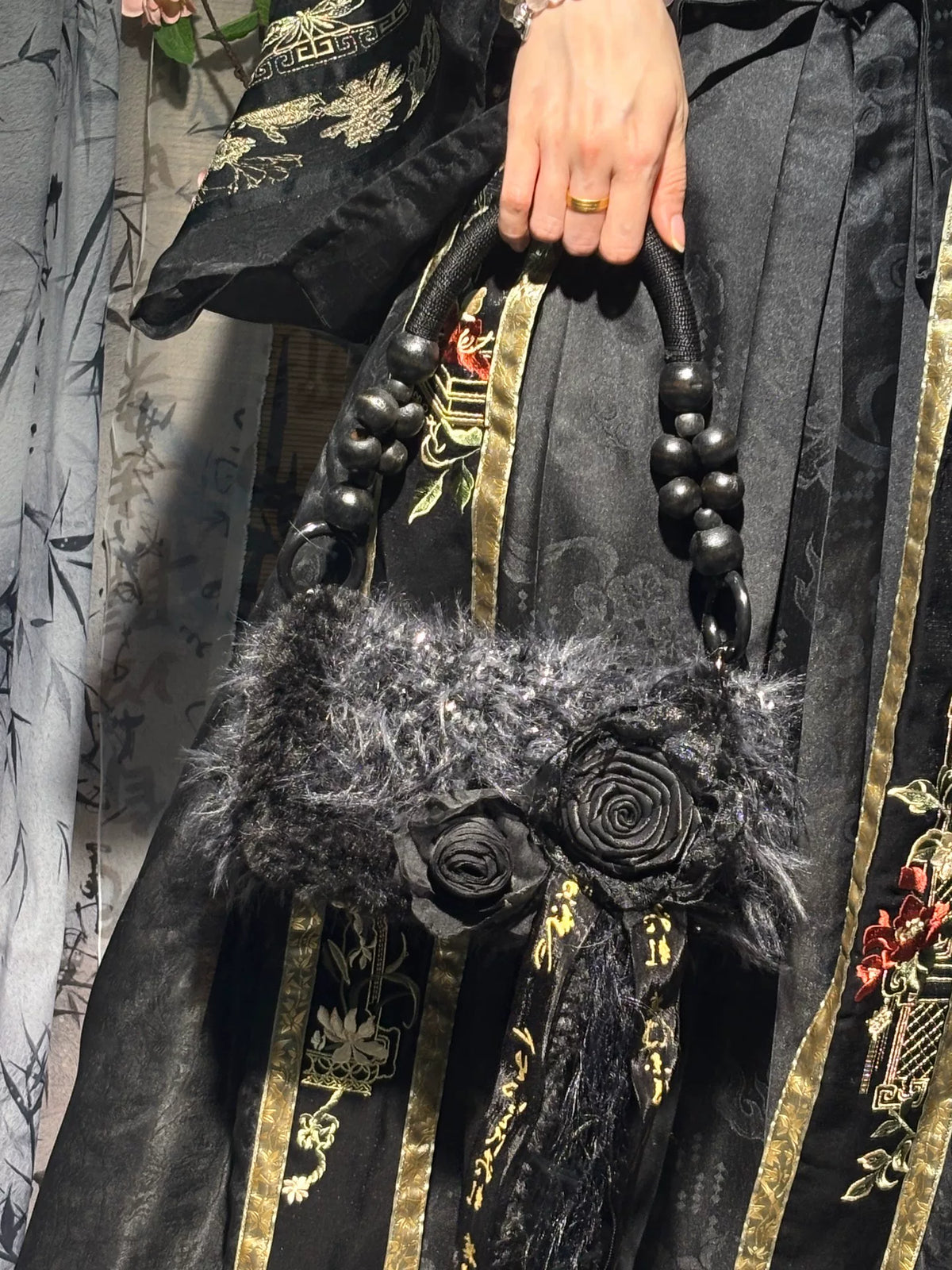 Sac à main noir crocheté avec rosette