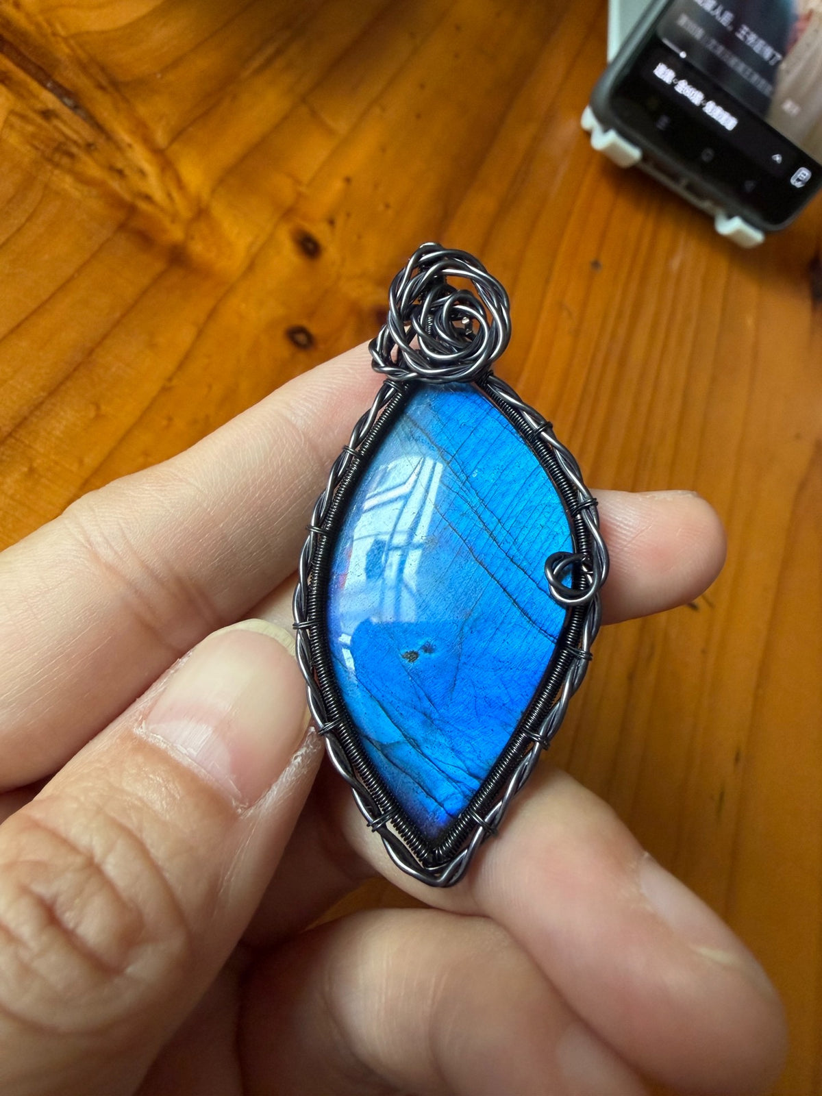 Labradorite Wire Wrapped Pendant Blauw