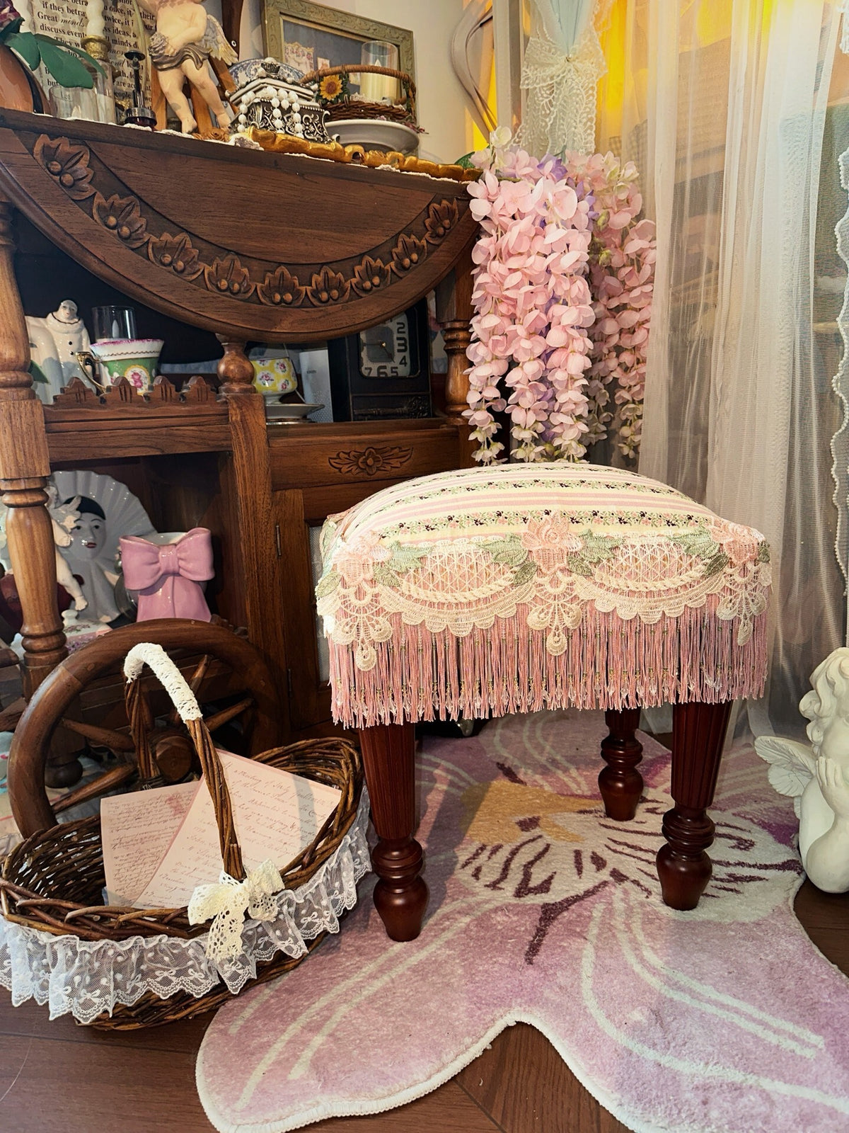 Sgababello da trucco Rococo Vintage con frange rosa