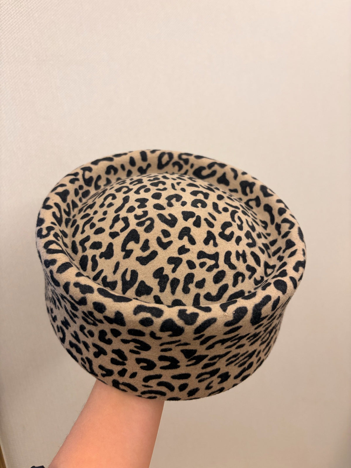 Cappello Pillbox in Lana con Stampa Leopardata