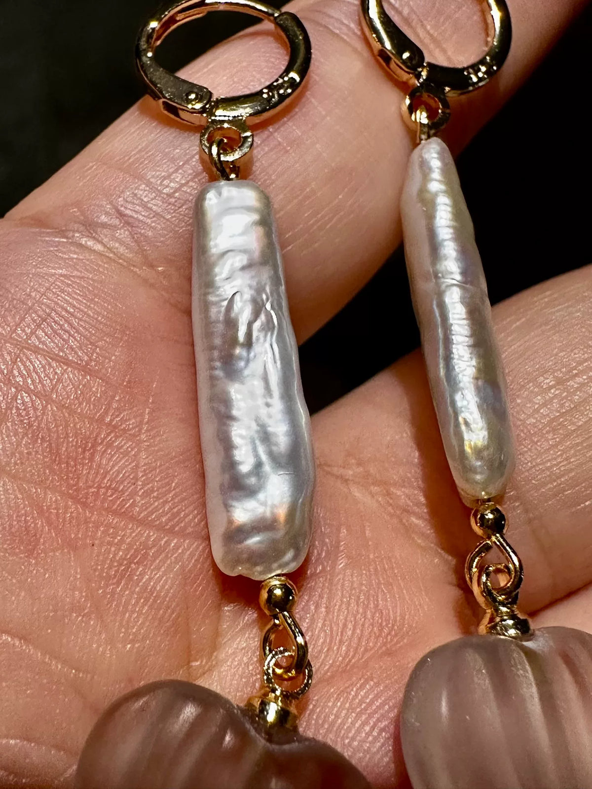 Brincos de Argola com Coração de Cristal e Pérola Dourado