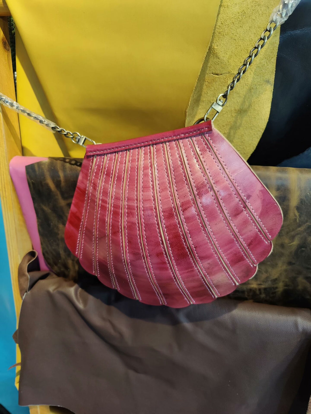 ハンドメイド ピンク レザー シェル ハンドバッグ チェーンストラップ付き