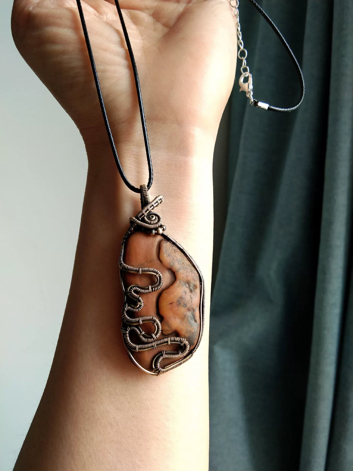Colar com Pendente de Jade Dahua Enrolado