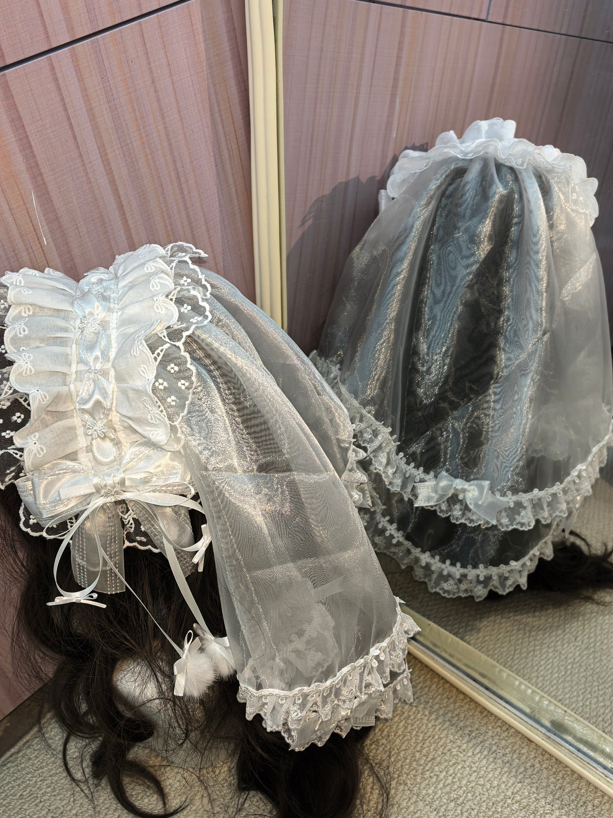 Diadema Lolita blanca artesanal con velo desmontable