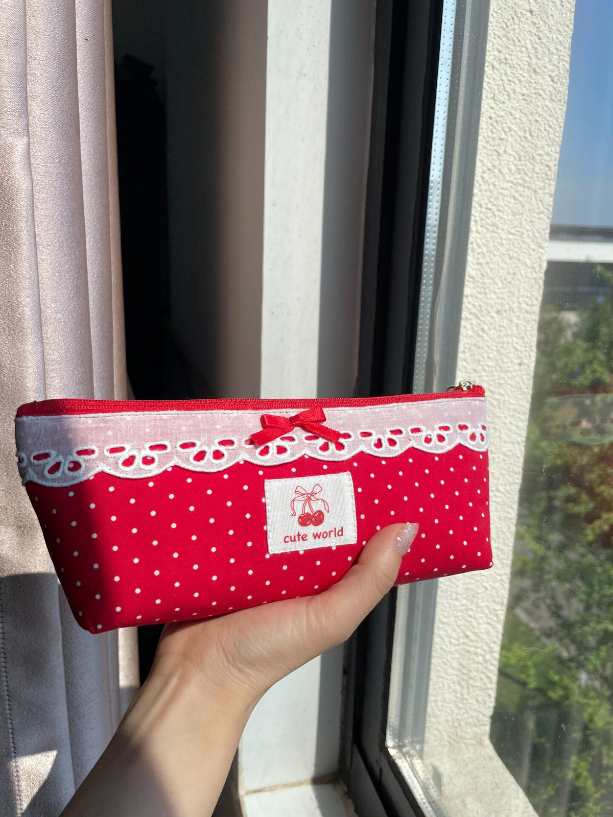 Rotes Tupfen-Spitzen-Federmäppchen