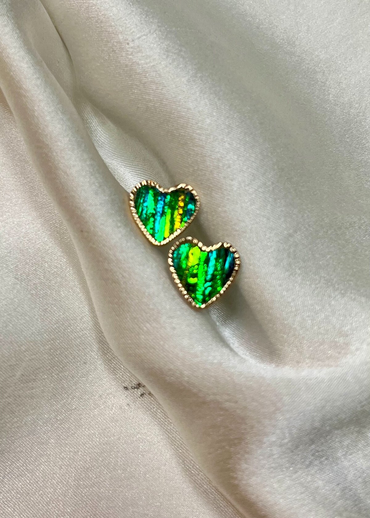 Beetle Wing Heart Stud Earrings Green Mosaic