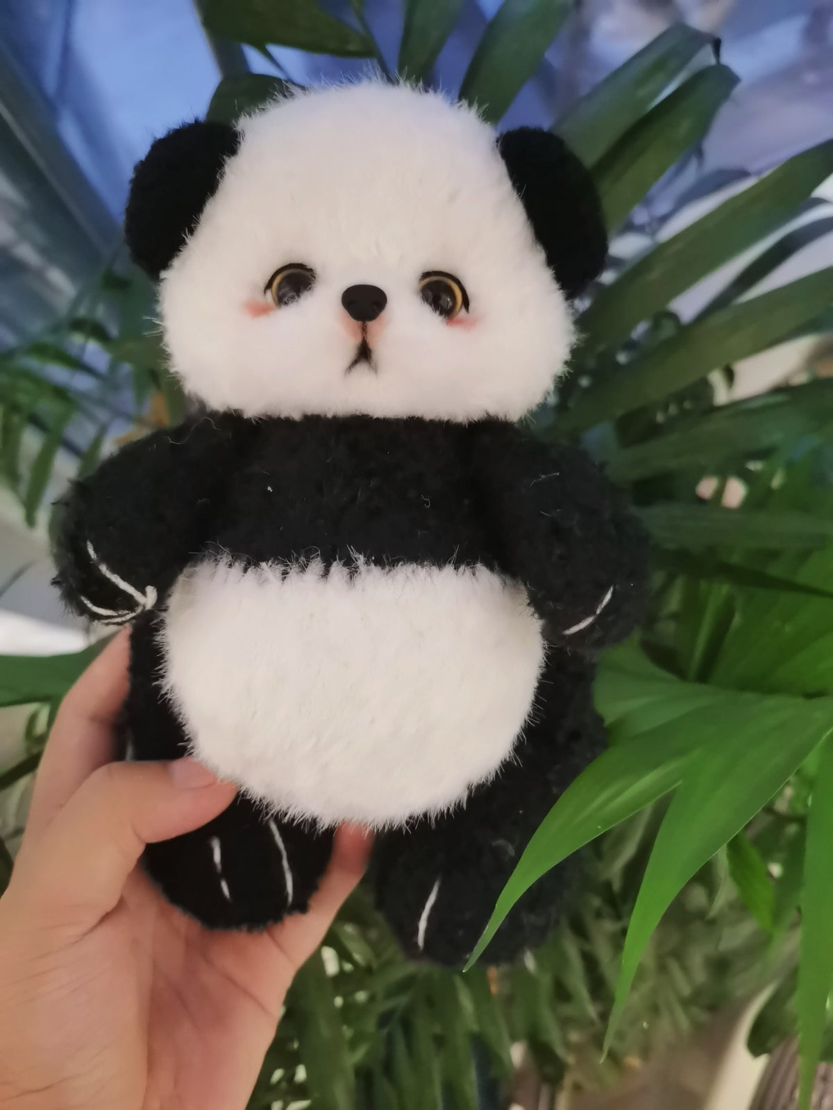 Handgefertigtes Panda-Plüschtier Schwarz-Weiß