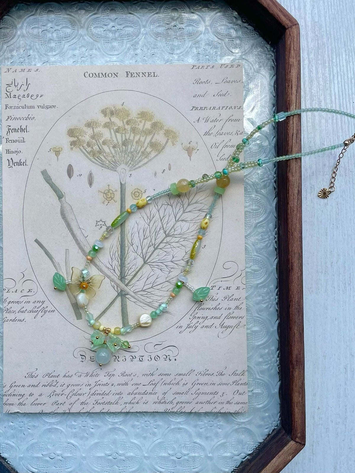 Perlen-Choker mit Blumenanhänger