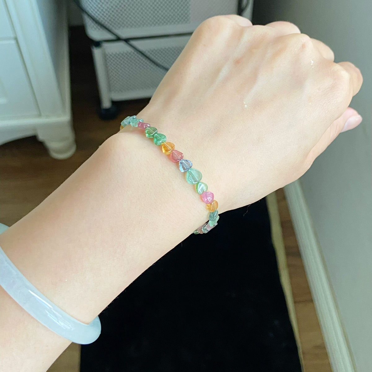 Pulseira de Turmalina com Contas de Coração Vítreas