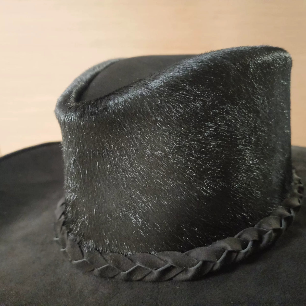 Chapéu Cowboy Western Preto Feito àão com Fita Trançada