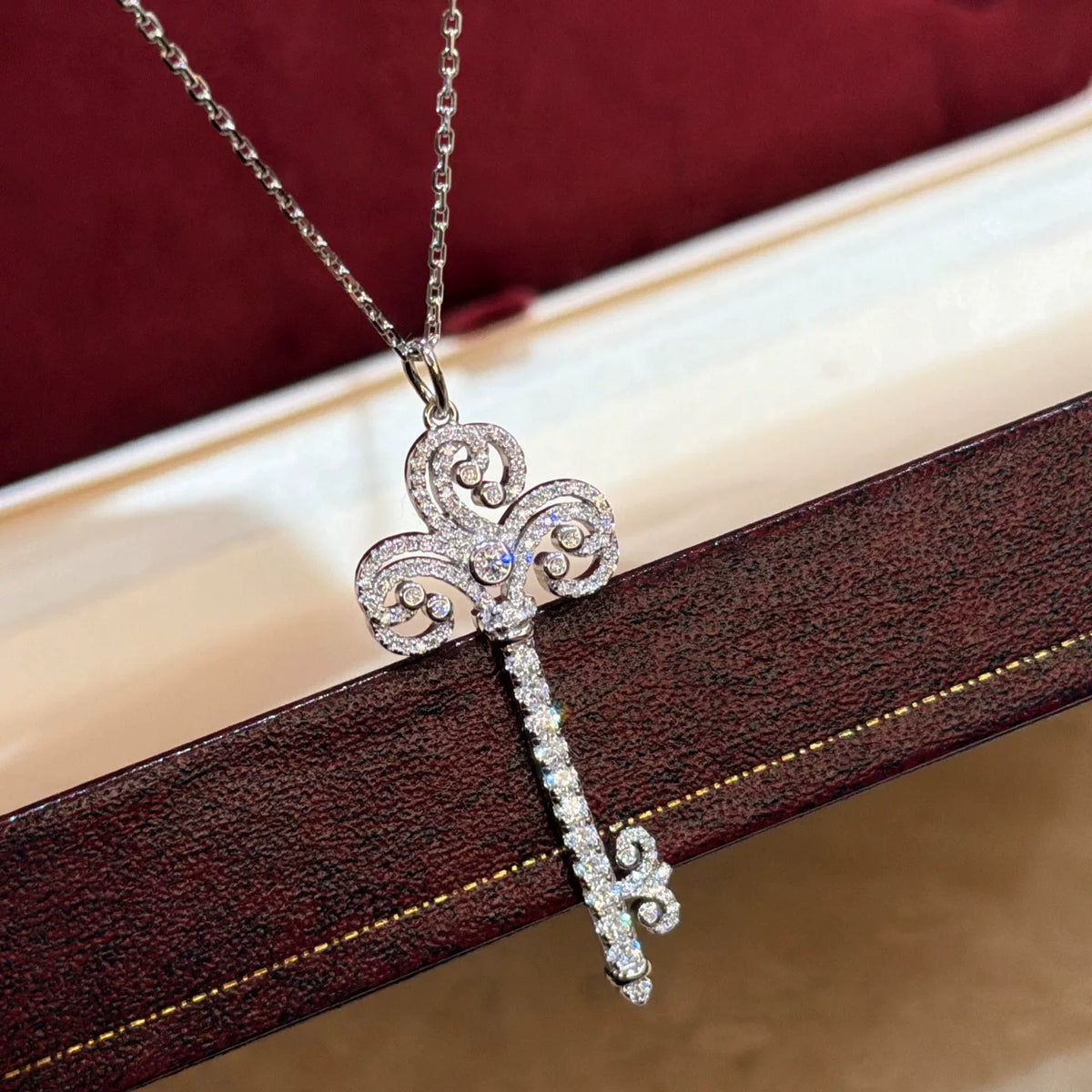 Collana con ciondolo a chiave in argento S925 Iris