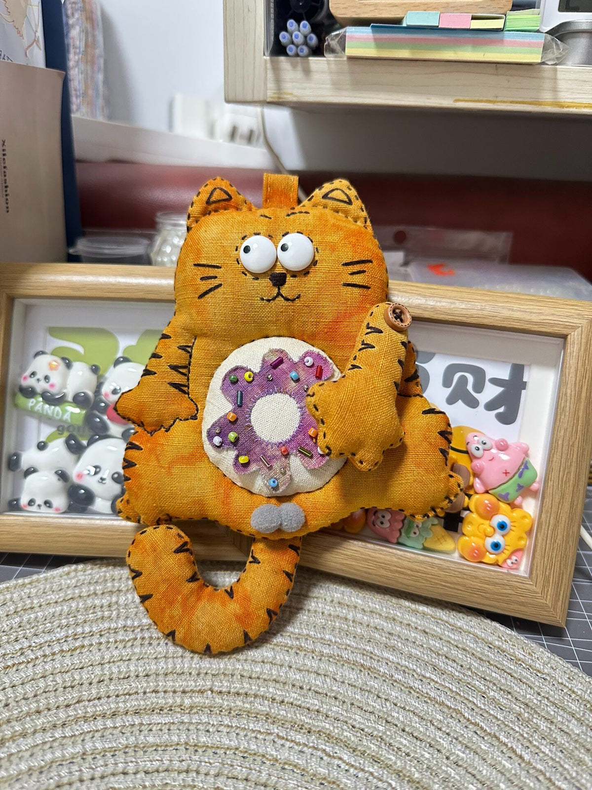 Handgefertigtes pflanzlich gefärbtes Stoff-Kuscheltier Orange Katze