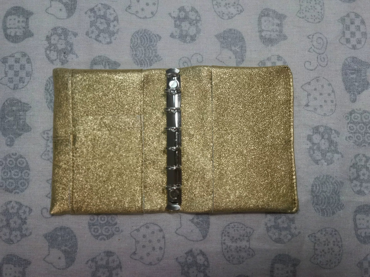 Funda para Agenda A7 en Piel de Cordero Dorado Metálico con Seis Anillos