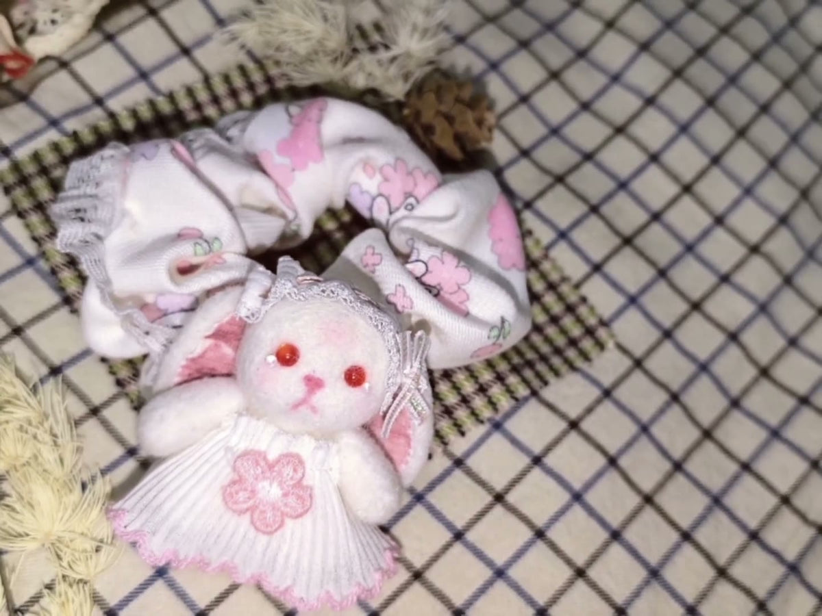 Rot-weiß kariertes Kirsch-Haargummi mit Filz-Teddy