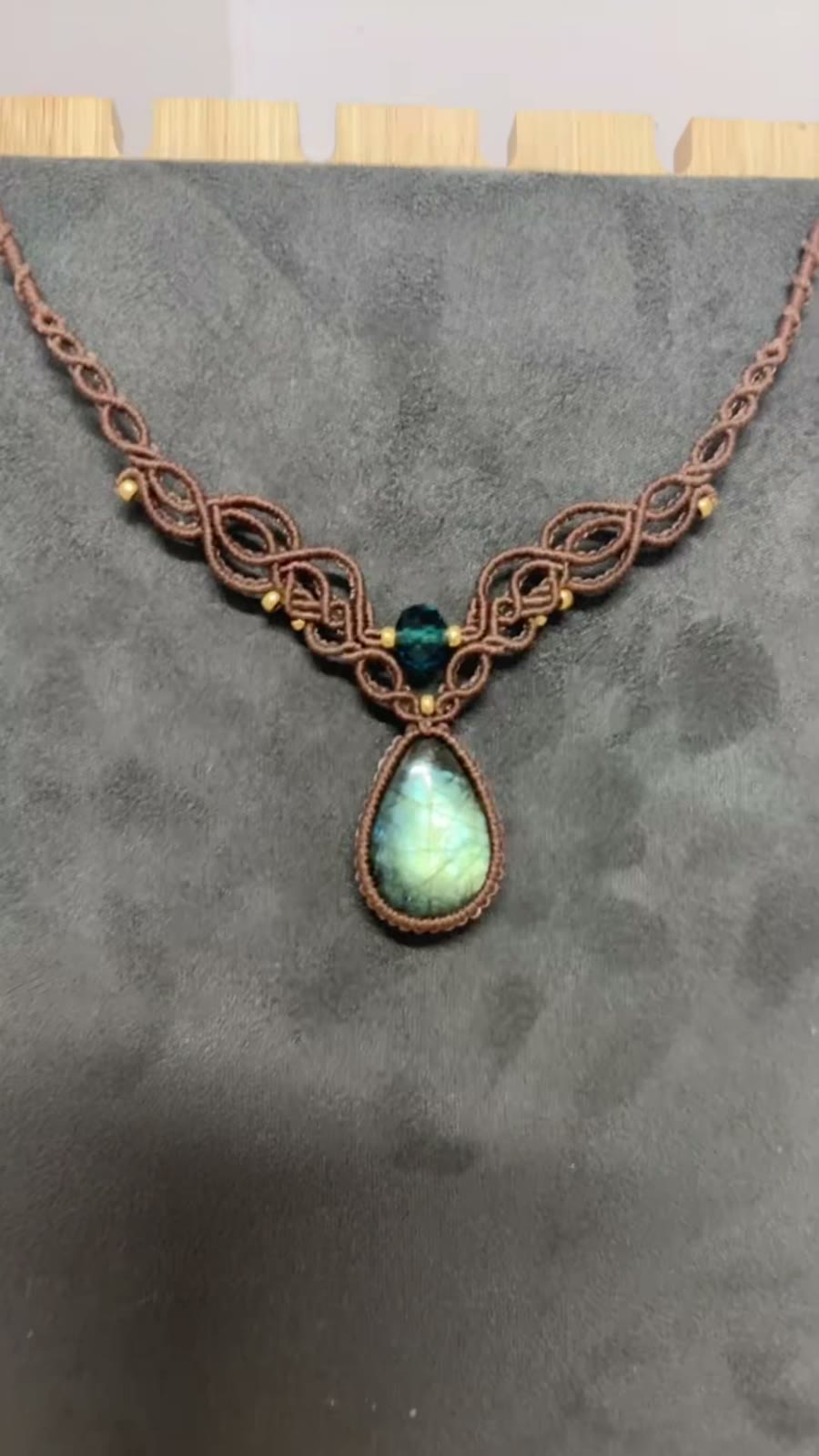 Collana macramè marrone artigianale