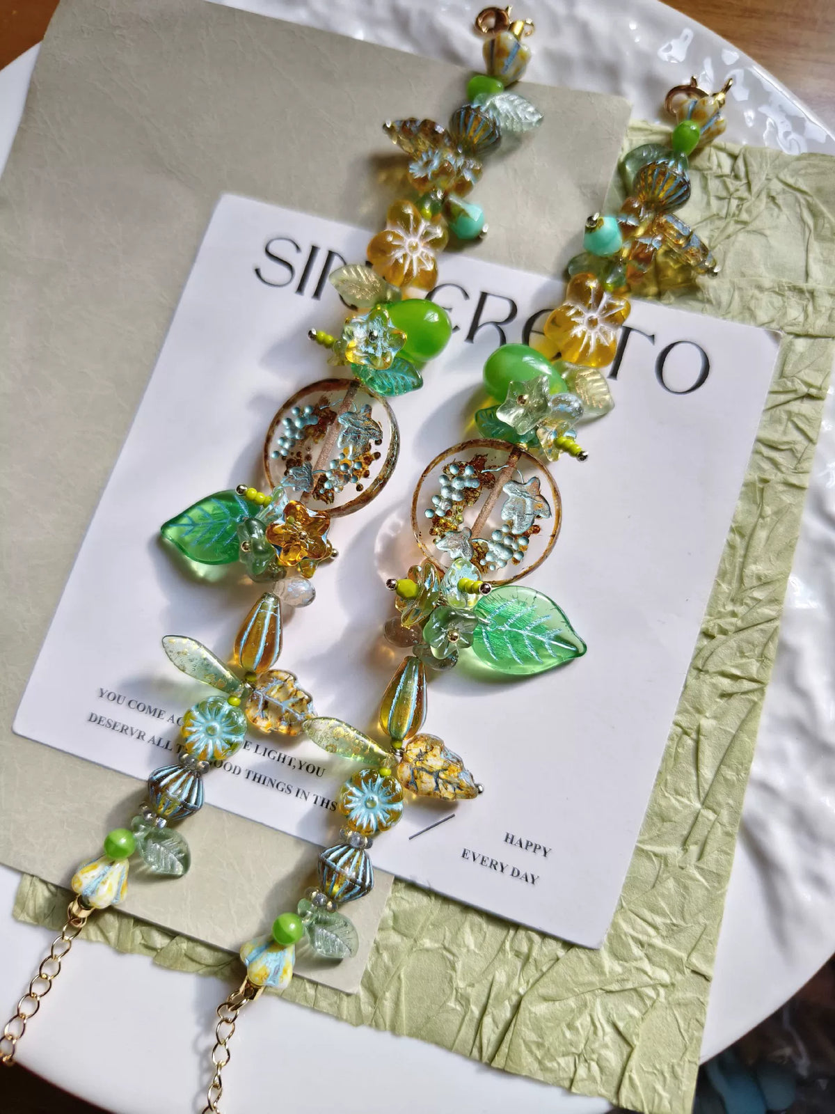 Pulsera de uvas de cristal checo en verde jade