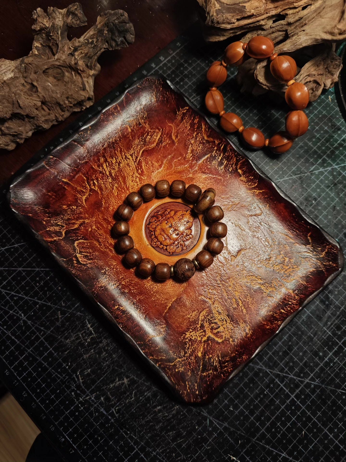 4mm Top-Grain Cowhide Leather Tray with Embossed Face Design, 15x20cm