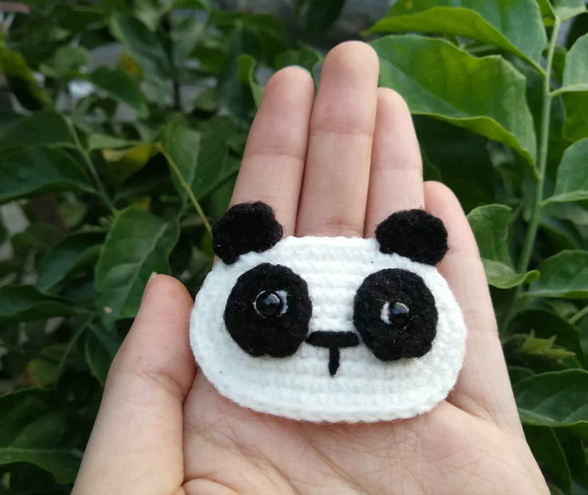 Clip para el pelo de panda de ganchillo blanco y negro