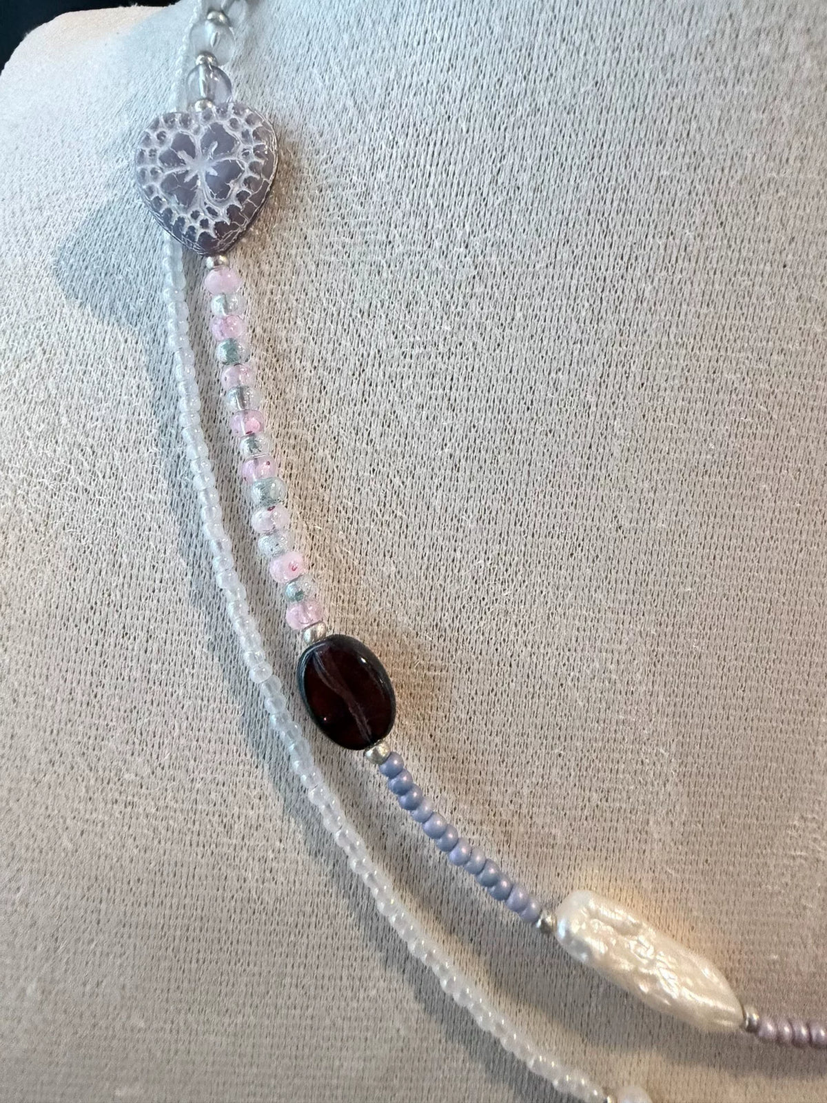 Handgefertigte violette Perlenkette mit Süßwasserzuchtperlen