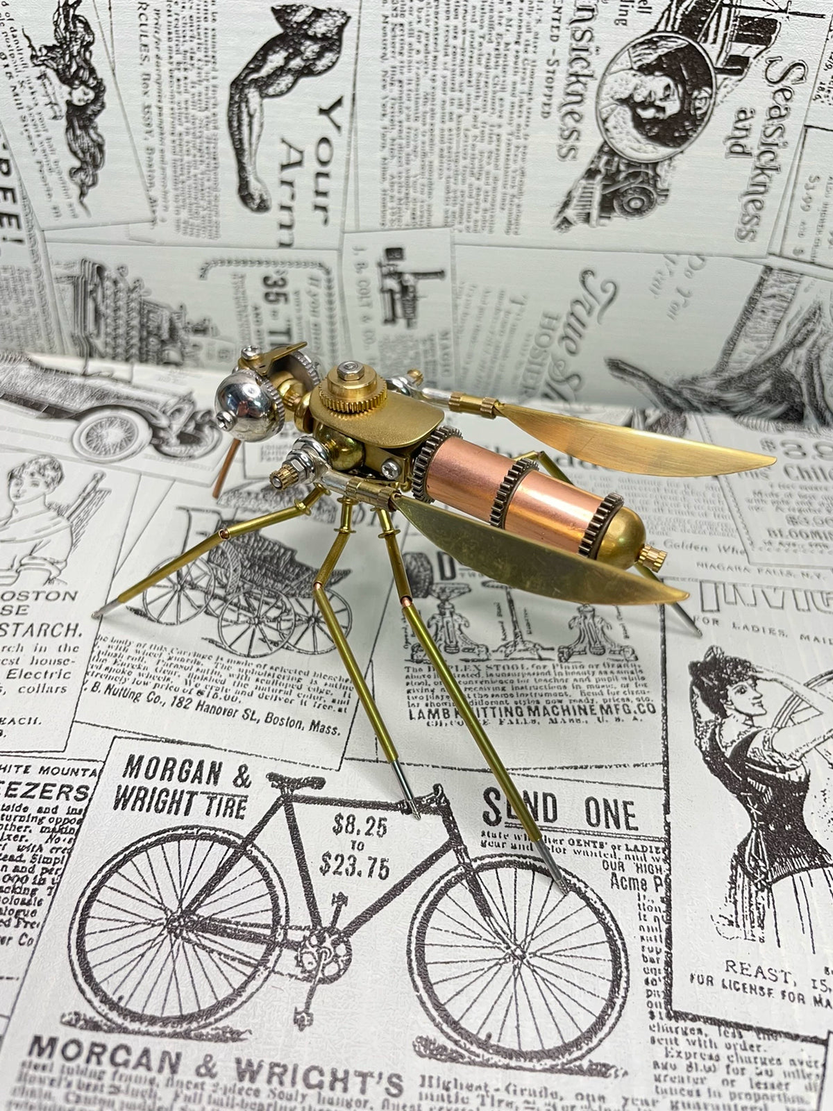 Escultura de Inseto Mecânico em Metal Steampunk