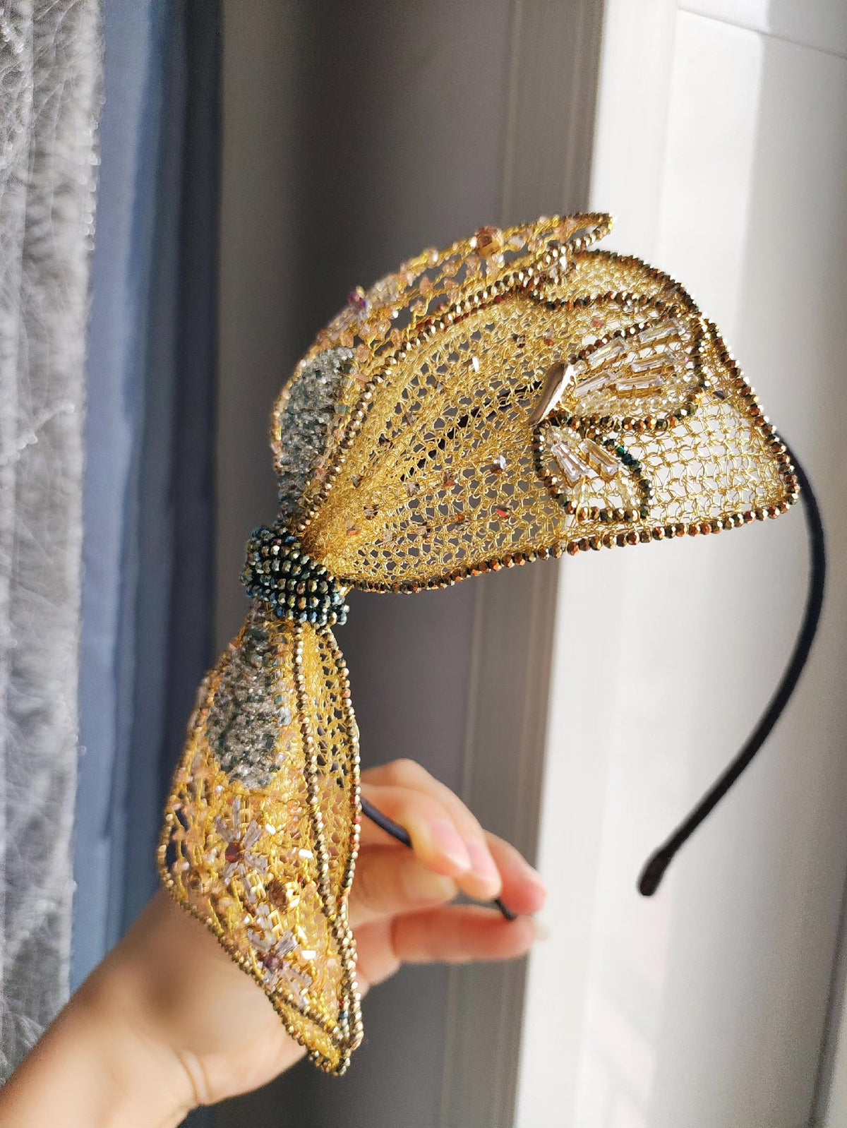 Oversized Wire Bow Headband Hair Accessory