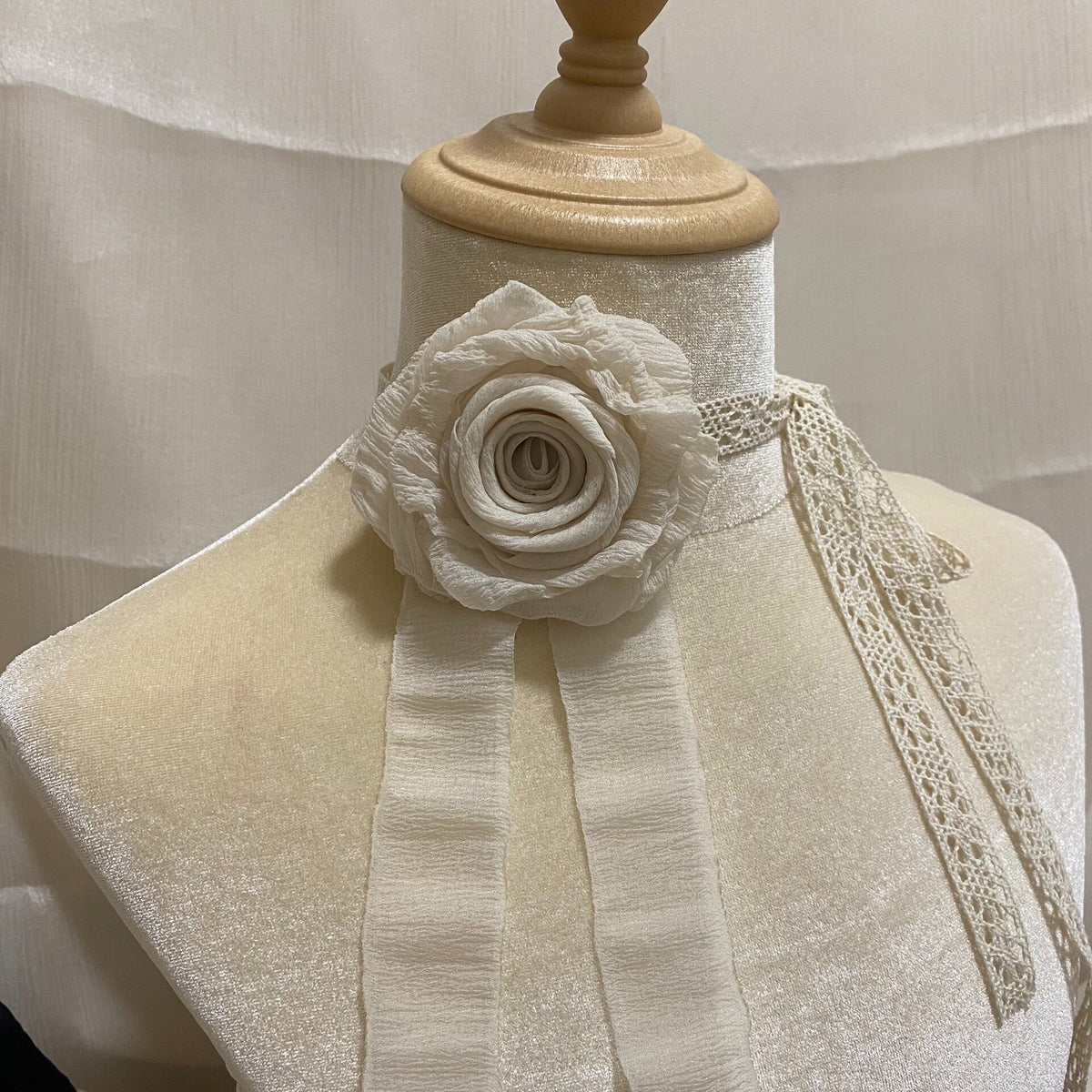 Beige Rose Lace Choker Wrist Flower