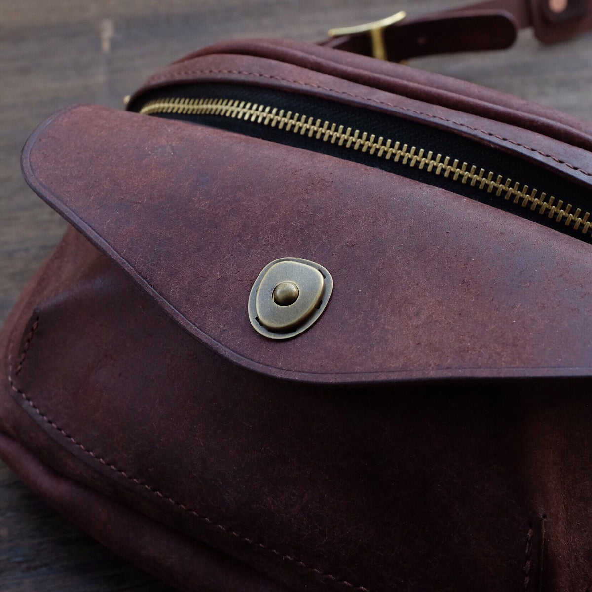 American Retro Leather Chest Bag Large
