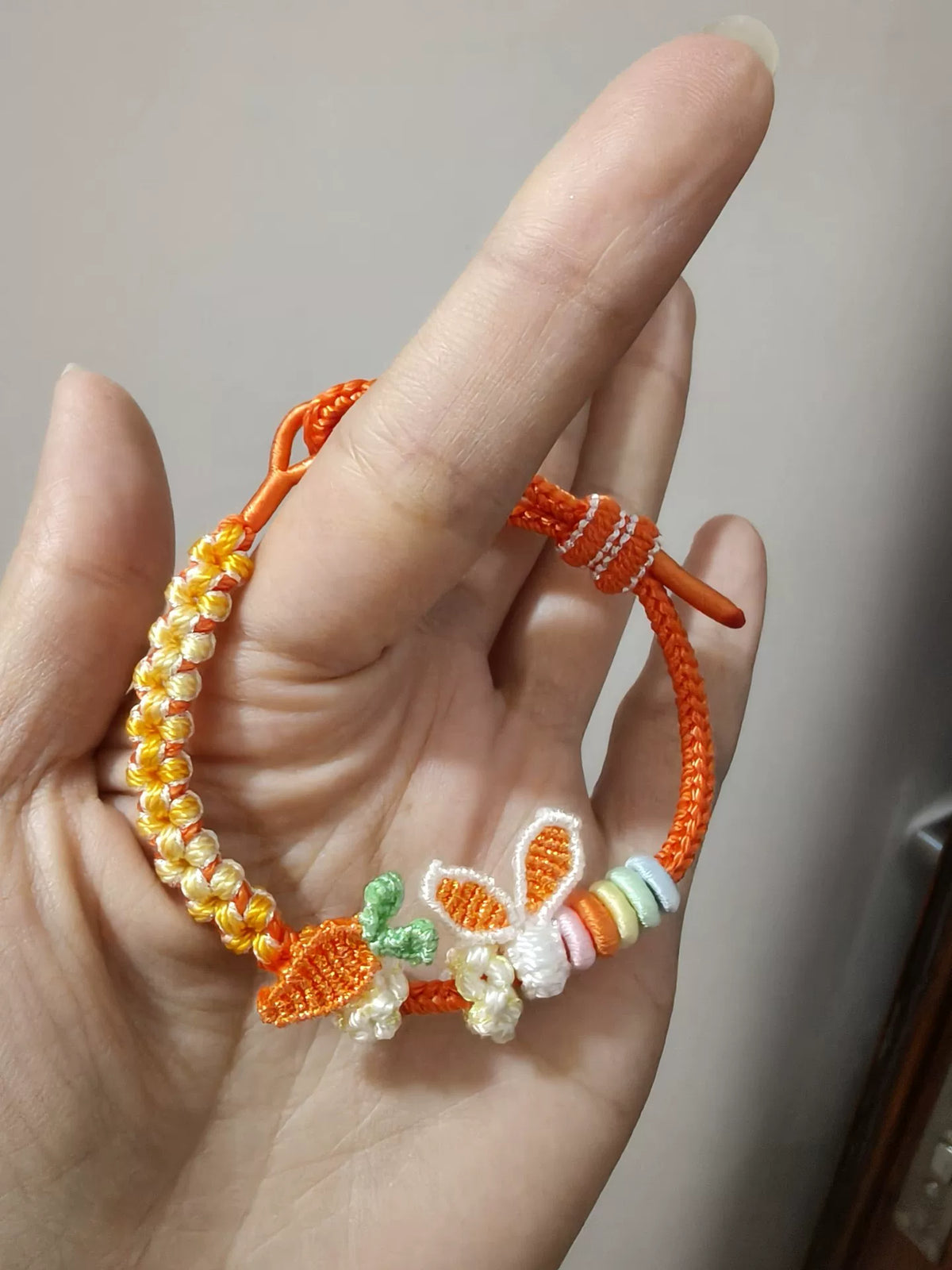 Bracelet artisanal tressé lapin et carotte dégradé orange
