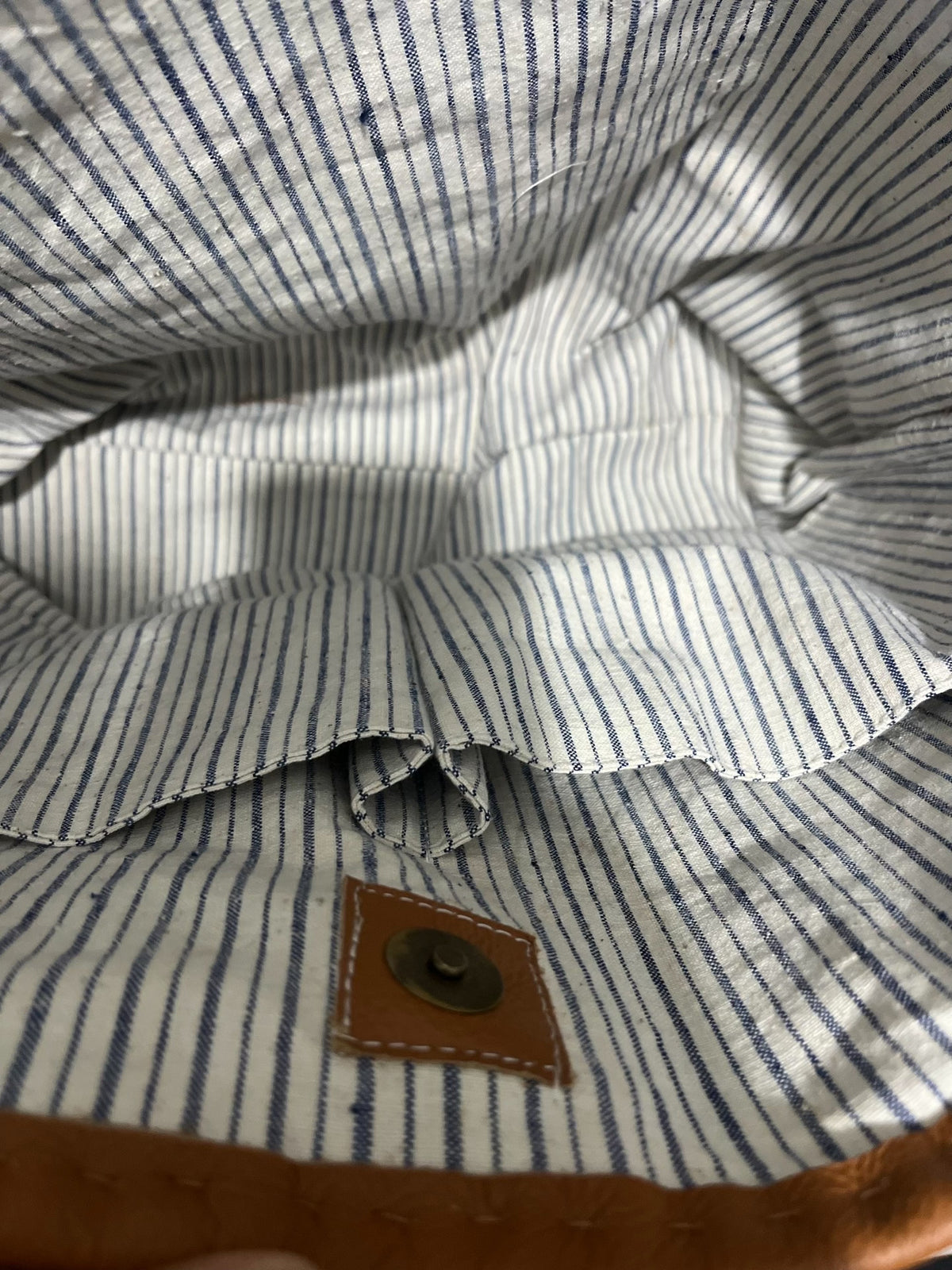 Handgefertigte Patchwork-Tasentasche blau-weiß gestreift