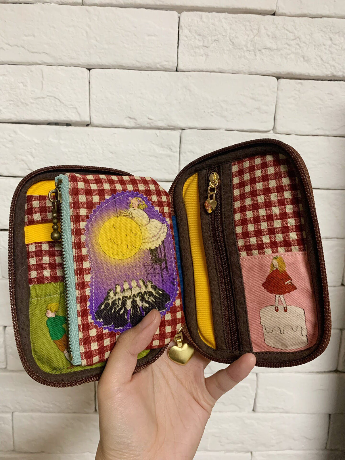 Zippered Pouch with Woven Oxford Cloth