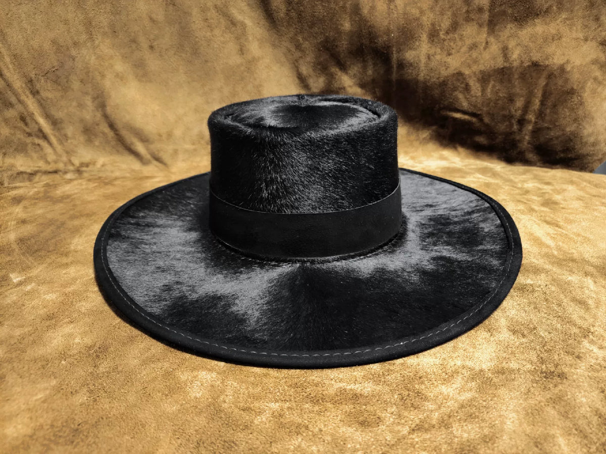 Cappello in Pelle e Crino Nero con Tesa Piana