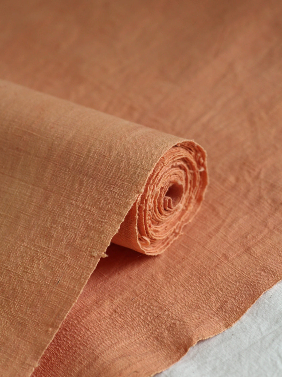 Tessuto di cotone arancio tinto vegetale tessuto a mano