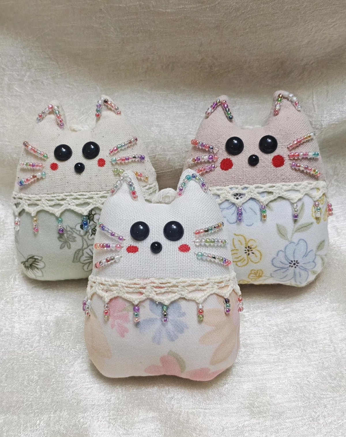 Ornement Peluche Chat artisanal Tissu floral