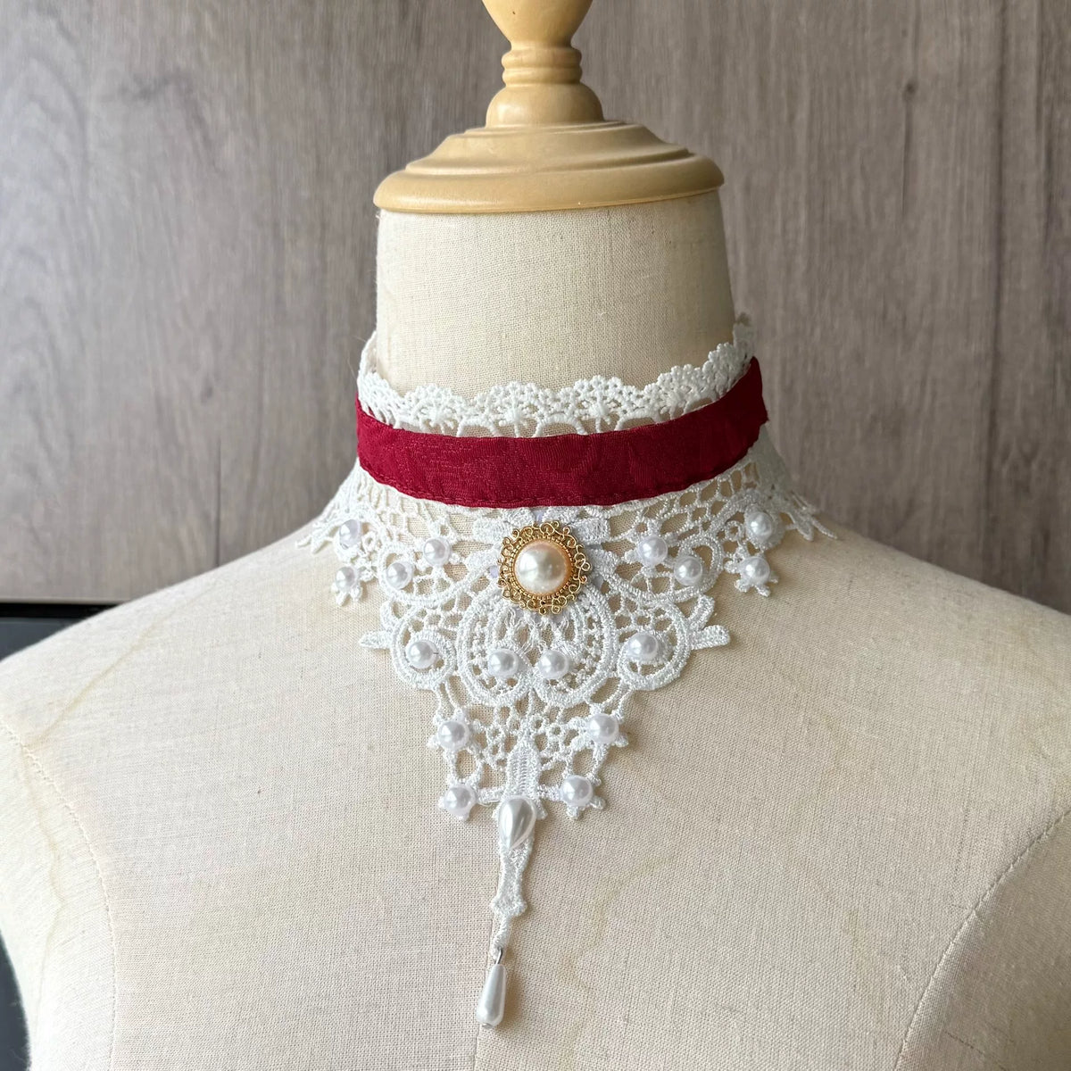 Collier ras de cou Lolita dentelle et perles fait main