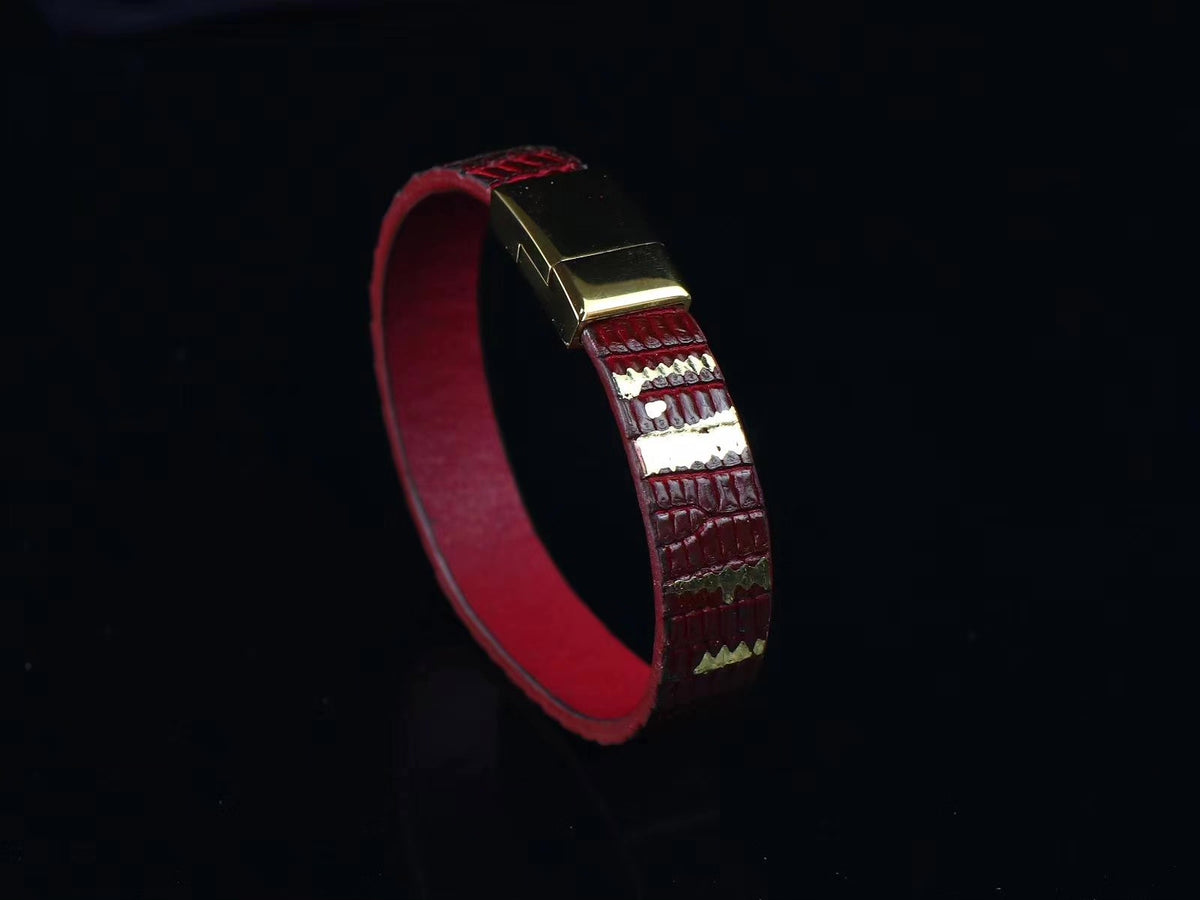 Handgefertigter roter Lederreif mit Goldblatt