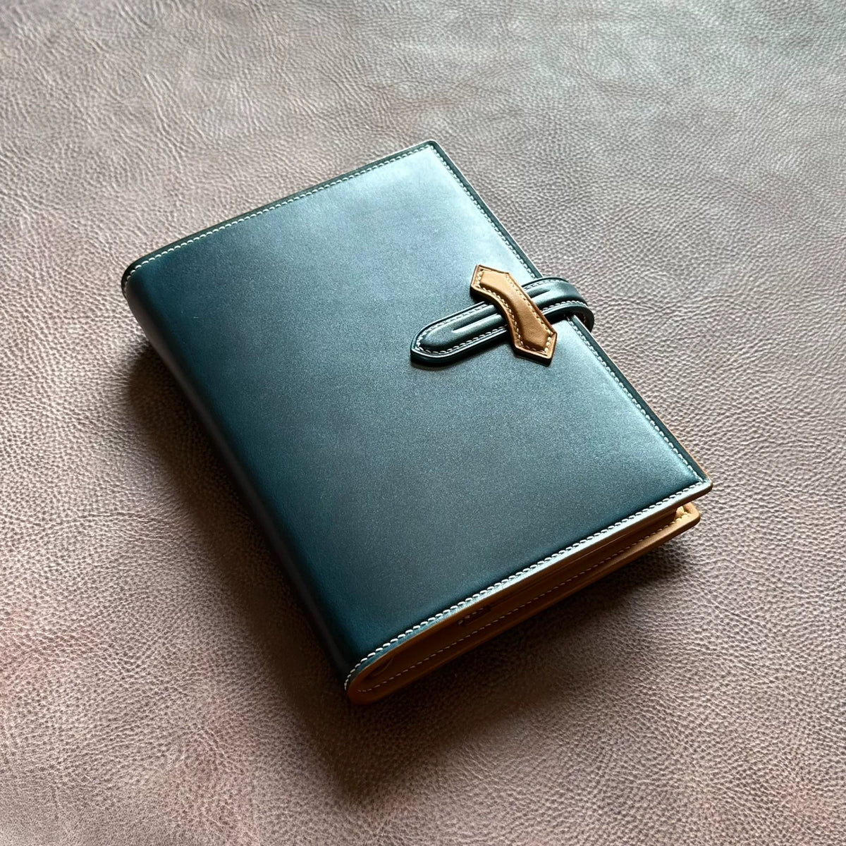 A6 Ringmap Teal Shell Cordovan
