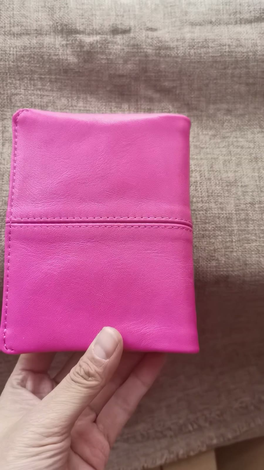 Copertina per quaderno ad anelli A7 in pelle di pecora rosa