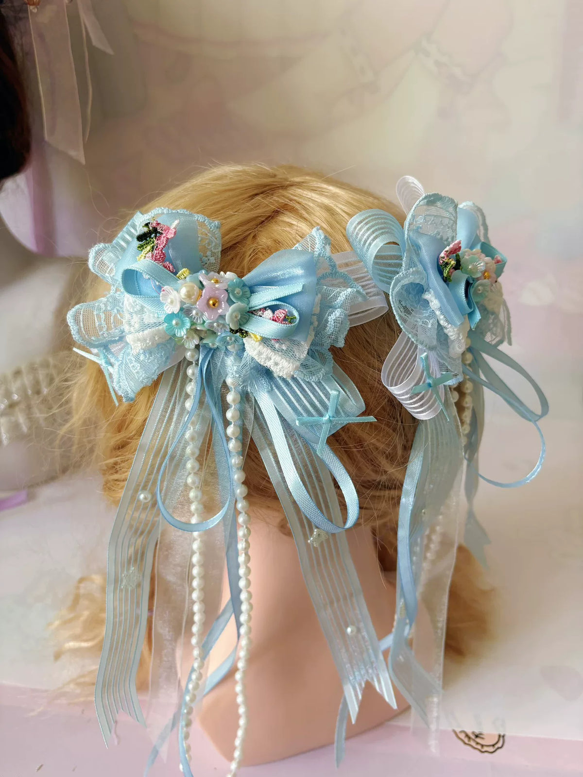 Hårprydnad med sidenrosett Lolita i pastellblått