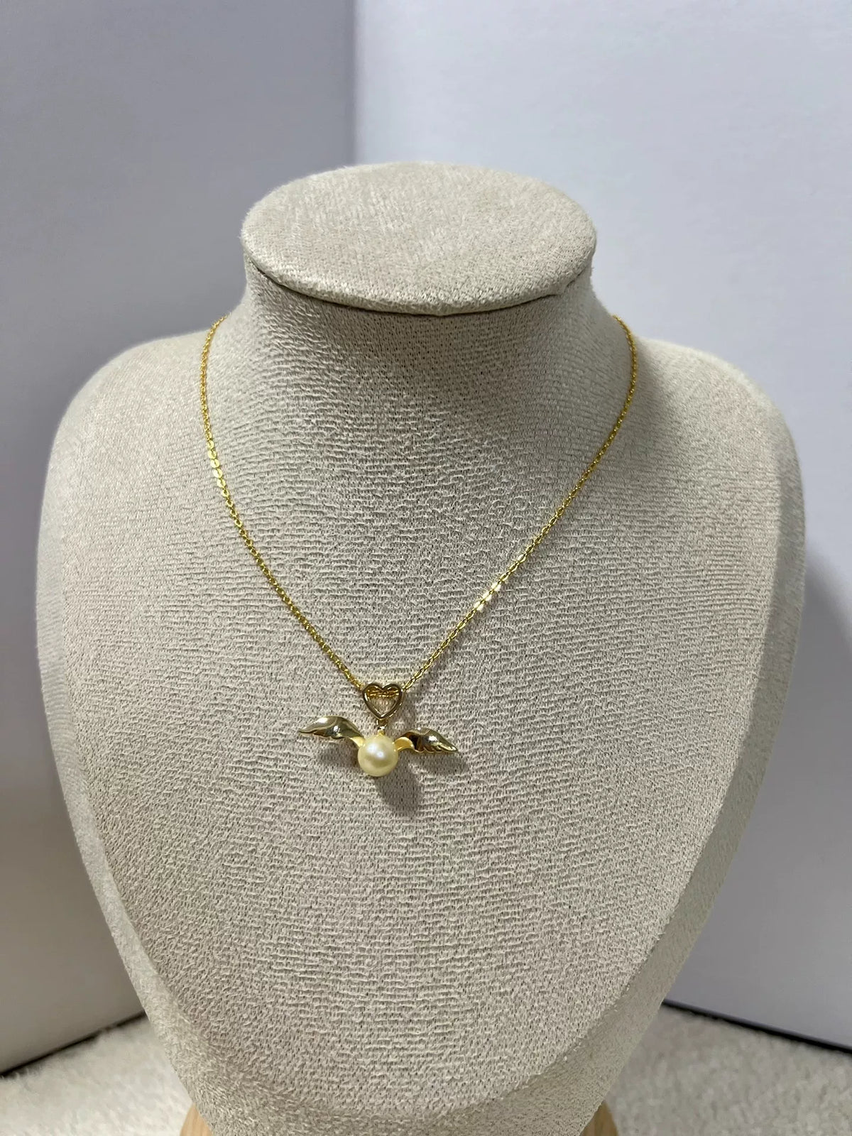 Collier Pendentif Cœur Ailé et Perle Or