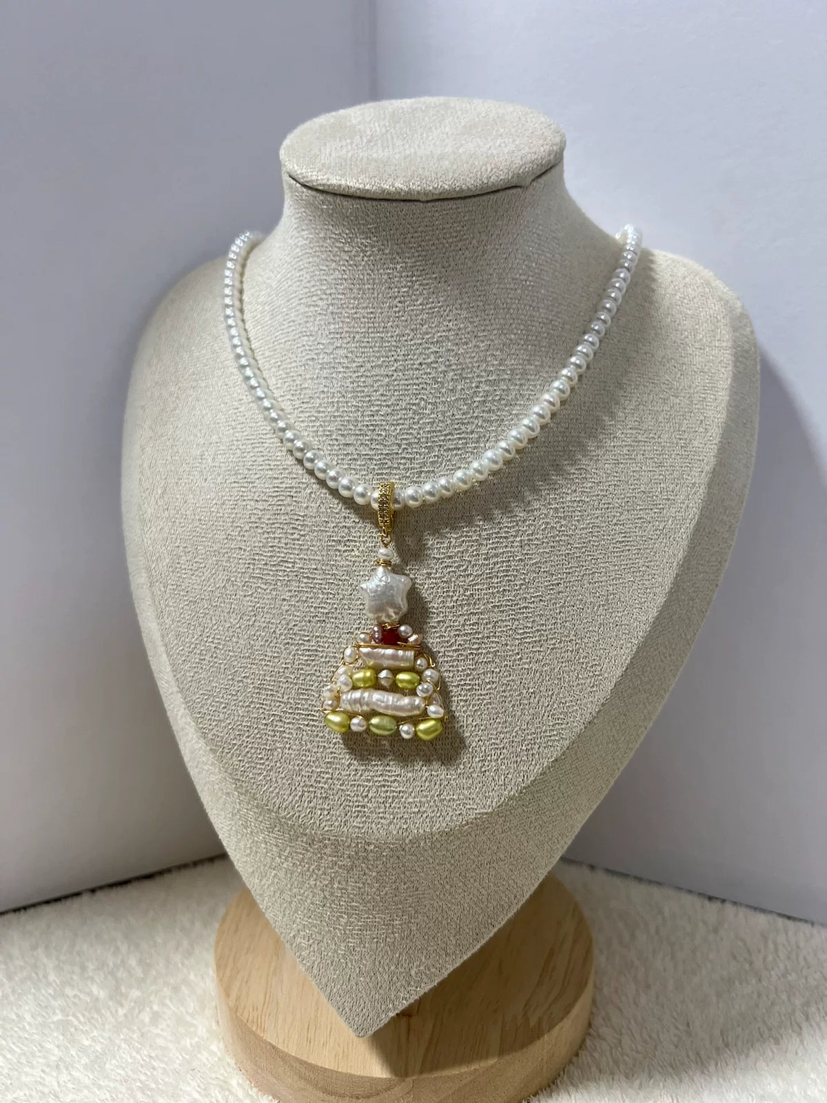 Pendentif artisanal sapbre de Noël en fil de métal