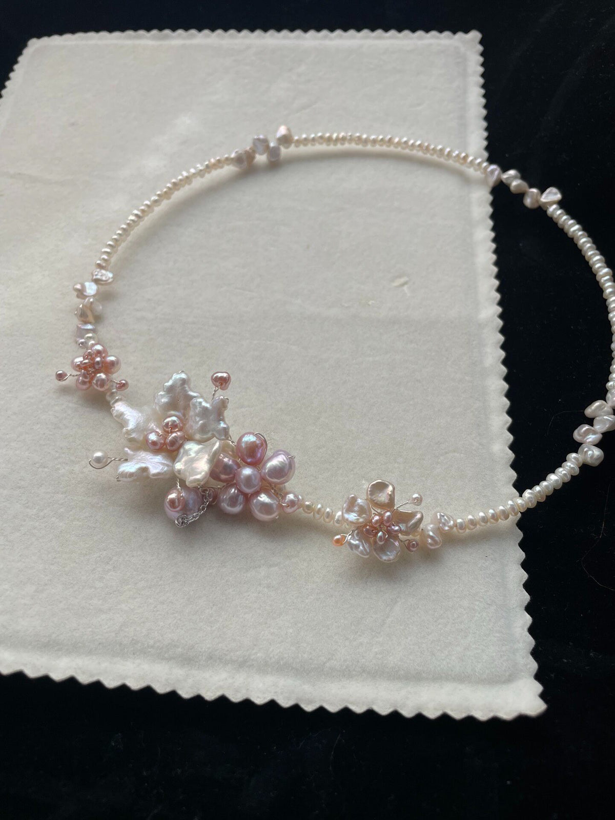 Collier en Perles Naturelles Design Fleur de Lys